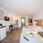 Semesterbostad Myrsini's Luxury Merchia