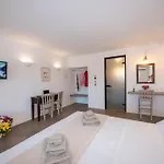 Myrsini's Luxury Merchia * קלפטיס