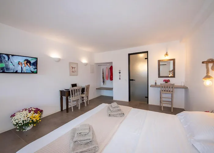 Myrsini's Luxury Merchia * Καλαφάτη